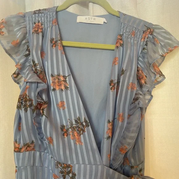 ASTR The Label Dress, Gorgeous Blue Floral, Like New, Size M, One of a Kind! - Picture 9 of 10